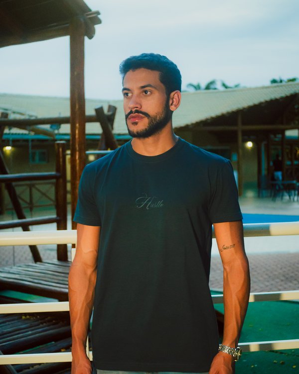 Camisetas da marca Hustle Culture, criada por Arthur Moitinho em Irecê