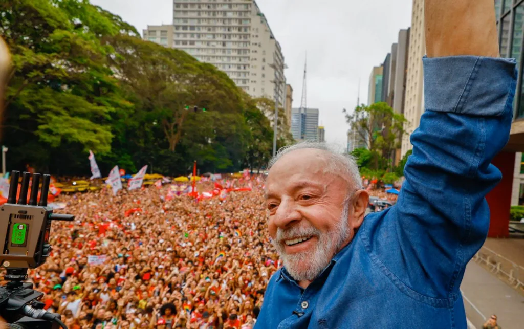 Ato histórico na Avenida Paulista reúne multidão em apoio à reeleição de Lula e impulsiona virada no segundo turno