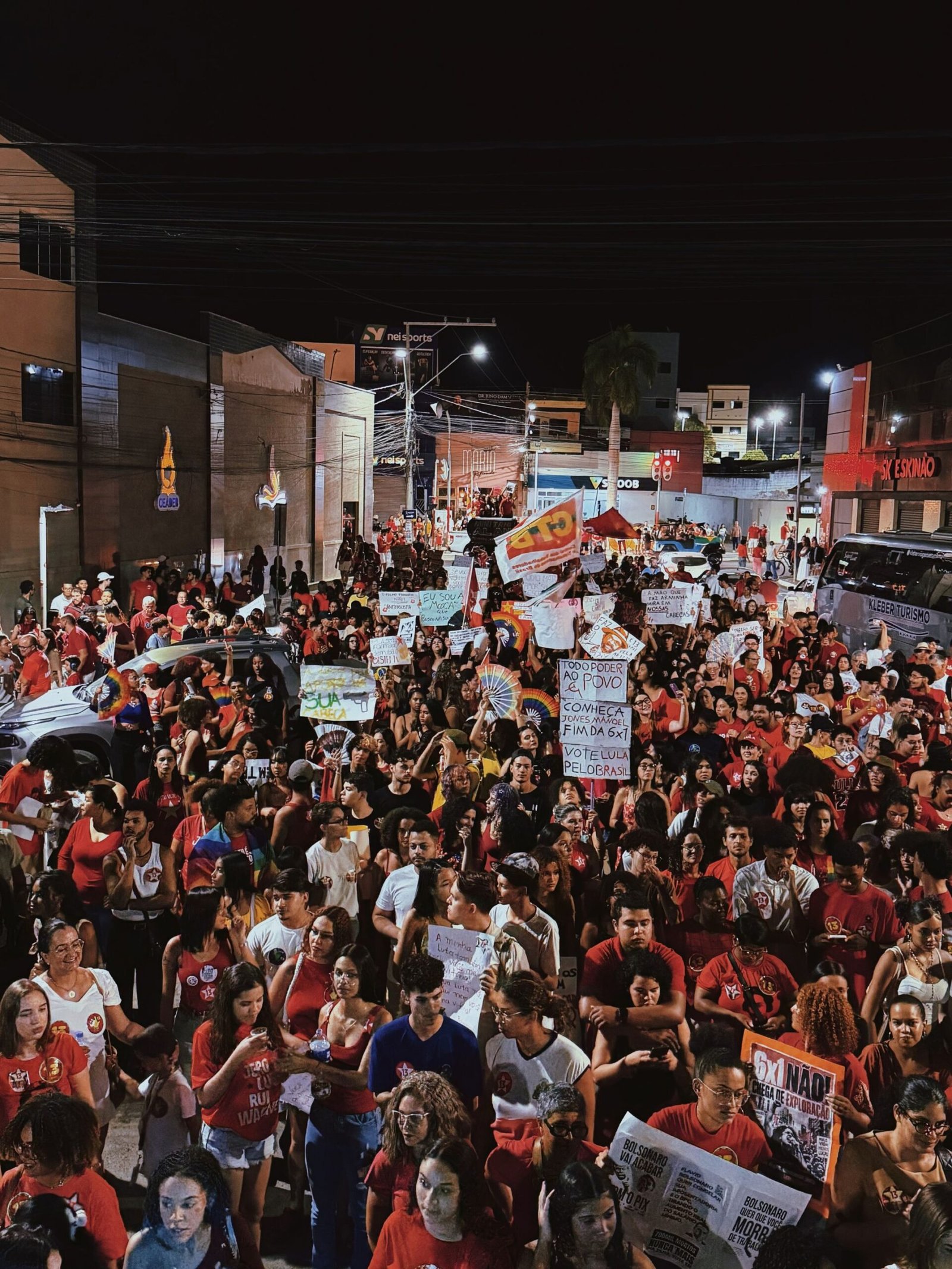 Ato pró-Lula em Irecê mobiliza juventude e movimentos sociais nas ruas do centro