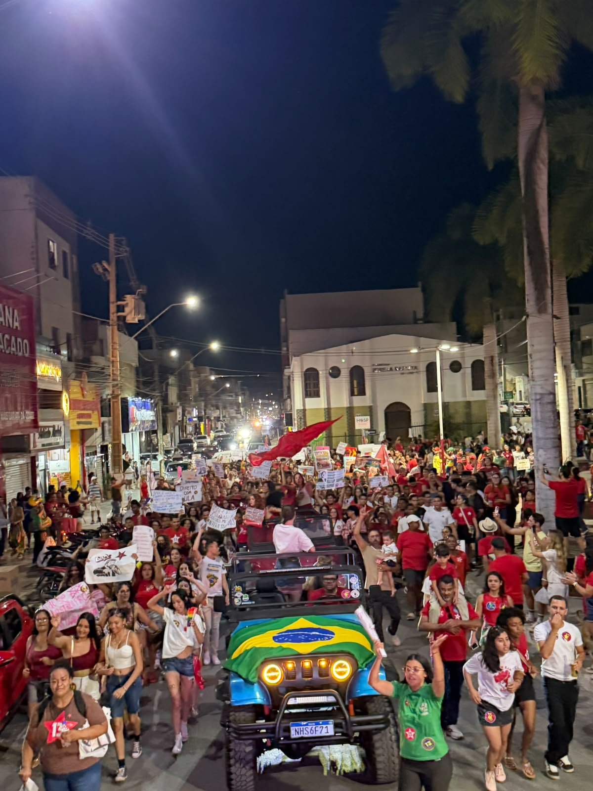 Ato pró-Lula em Irecê mobiliza juventude e movimentos sociais nas ruas do centro