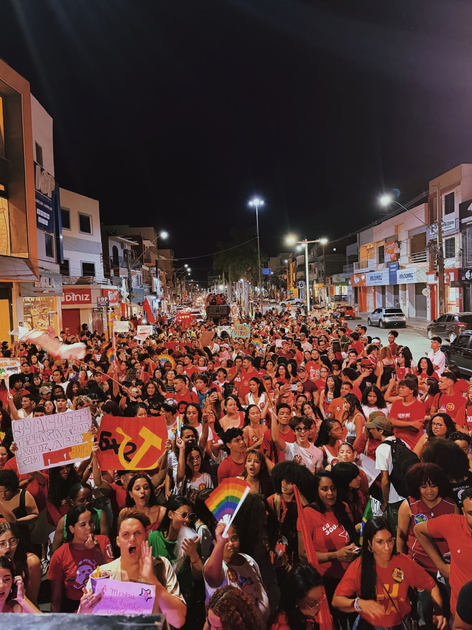 Ato pró-Lula em Irecê mobiliza juventude e movimentos sociais nas ruas do centro