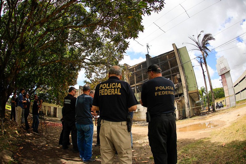 Ministério da Educação anuncia novo prédio e R$ 100 milhões em equipamentos após incêndio na UFPE